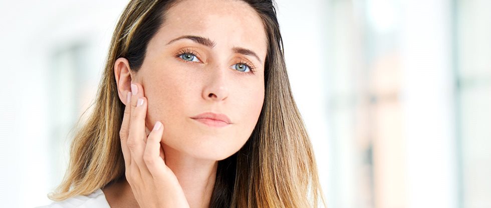 Cara femenina con melasma